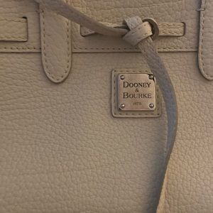 Dooney & Bourke small purse . Has the the bag to go with it.